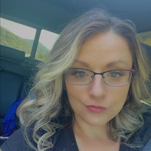 Meet your Posher, Stefanie